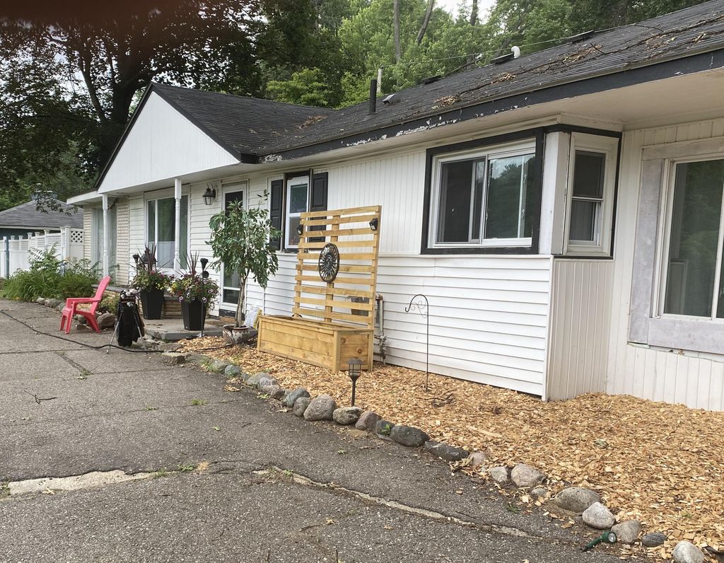 22333 Leewright Avenue, Southfield city