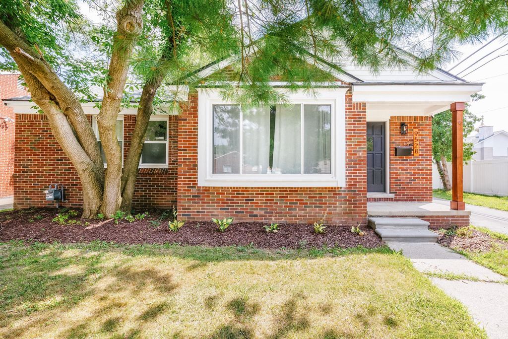 9528 Grayfield Avenue, Redford