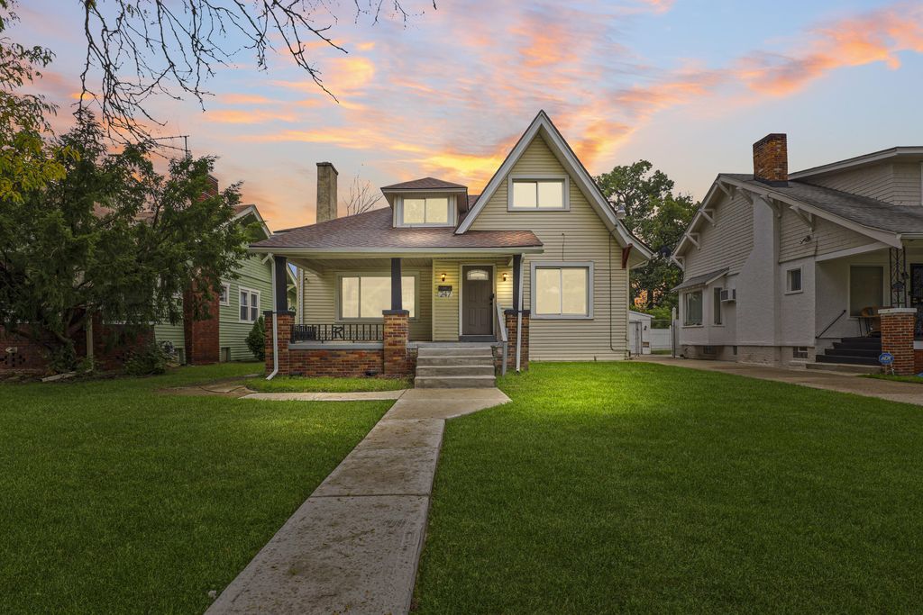 247 Moss Street, Highland Park