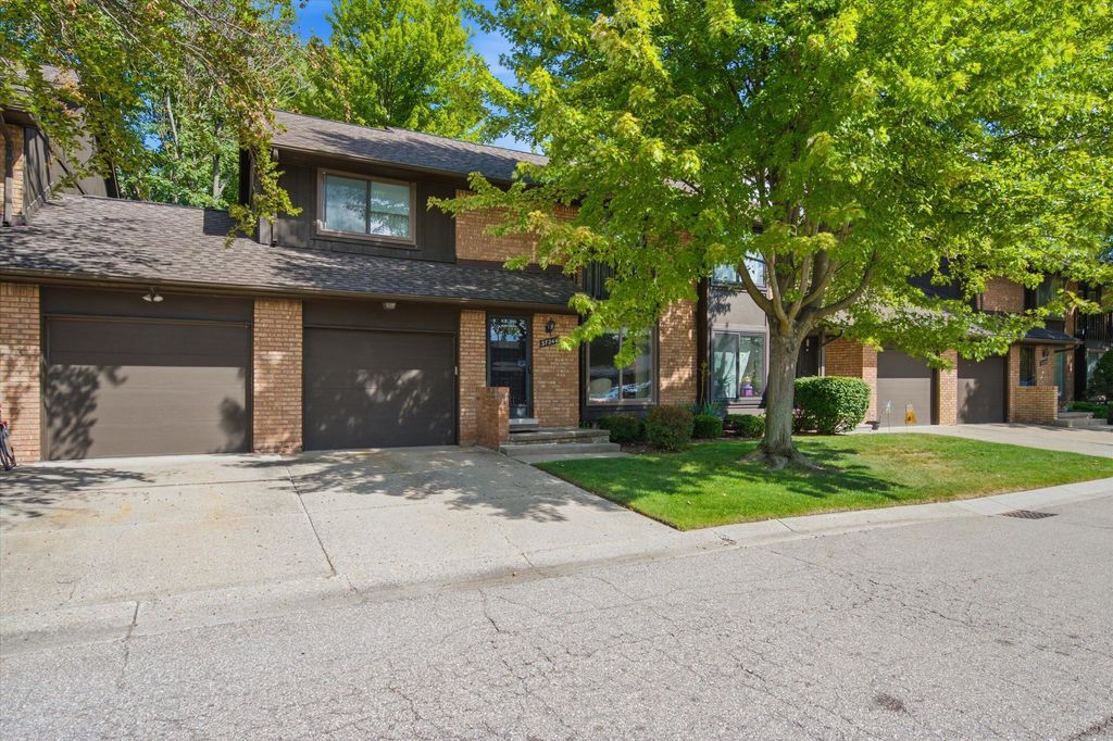 37244 Clubhouse Drive, Sterling Heights