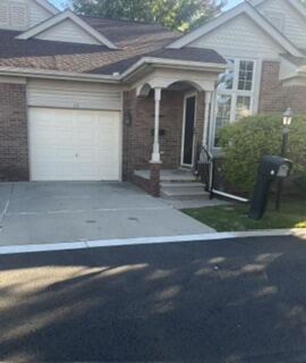 13 Canfield Circle, Dearborn Heights