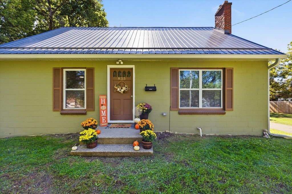 835 W Silver Lake Road, Fenton city
