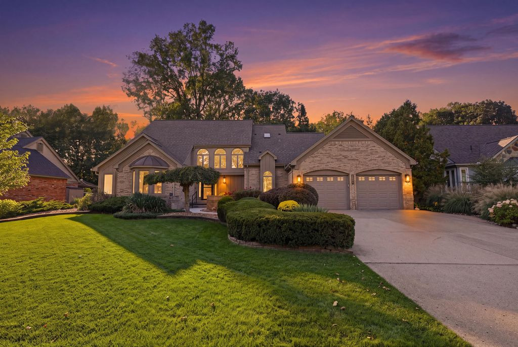 20027 Wayne Road, Livonia