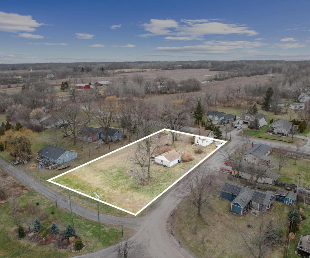 9296 Six Mile Road, Northville