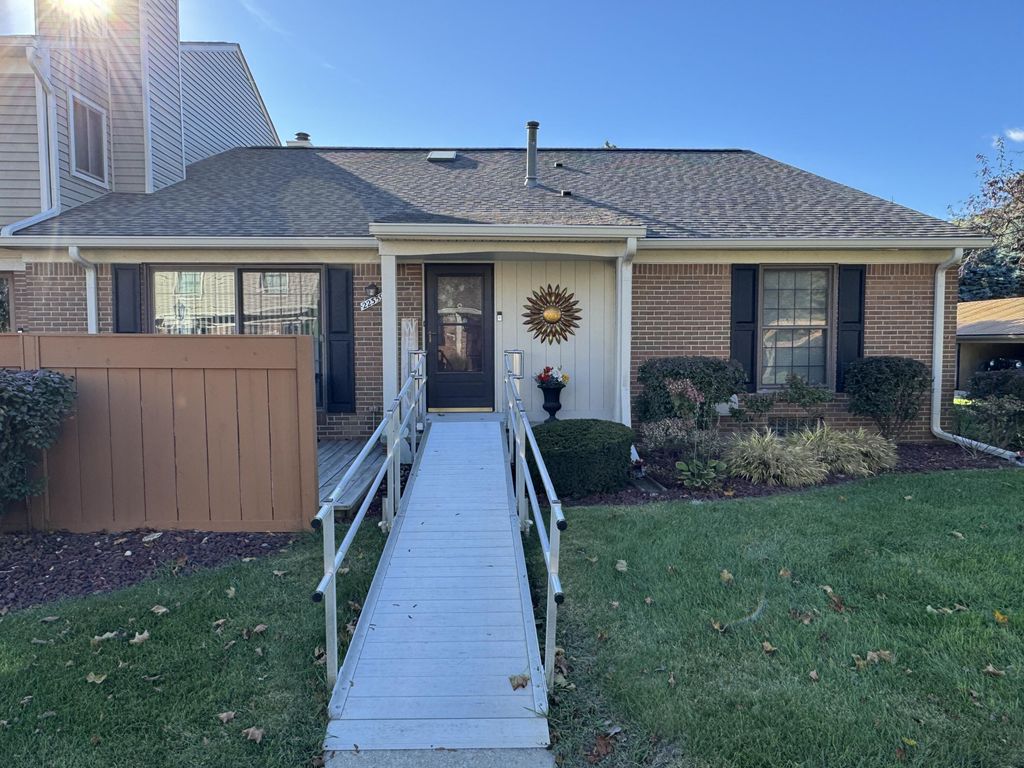 22359 Peachtree, Novi city