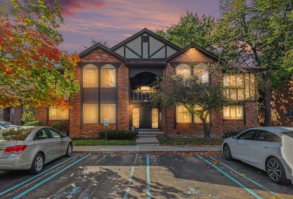 29233 Wellington Court Unit: 61, Southfield city
