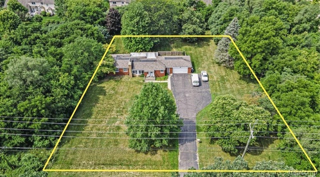 1392 S Williams Lake Rd, White Lake charter township
