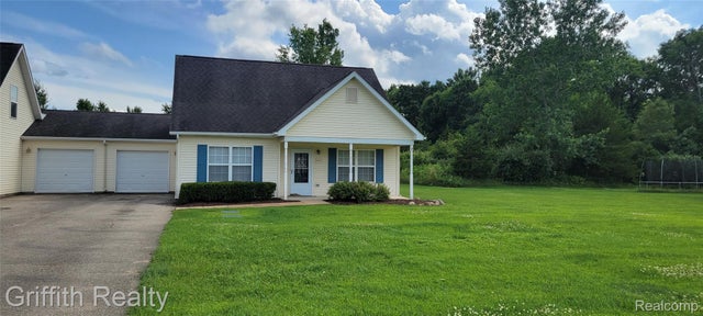 806 Cattail Lane, Putnam township