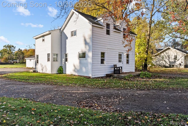 6116 Lapeer Road, Burton city