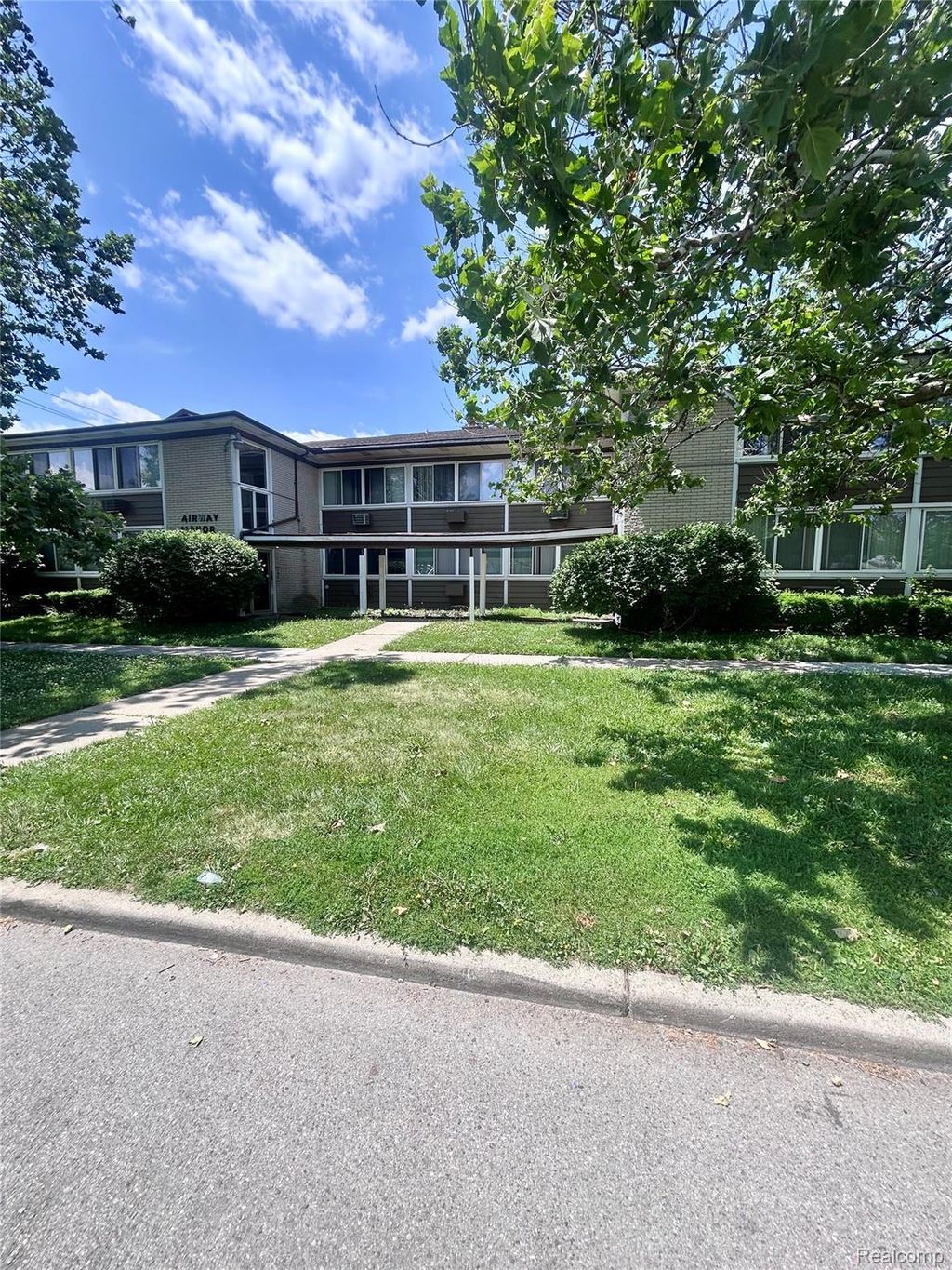 19131 Lahser Road, Detroit