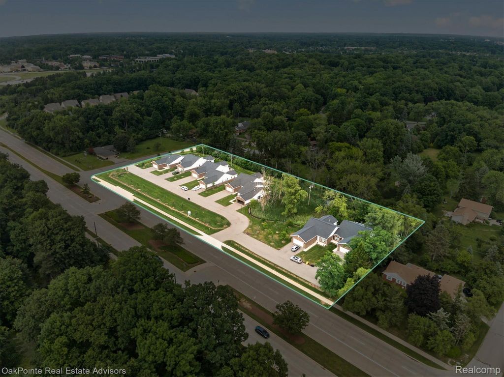 26640 Orchard Lake Road, Farmington