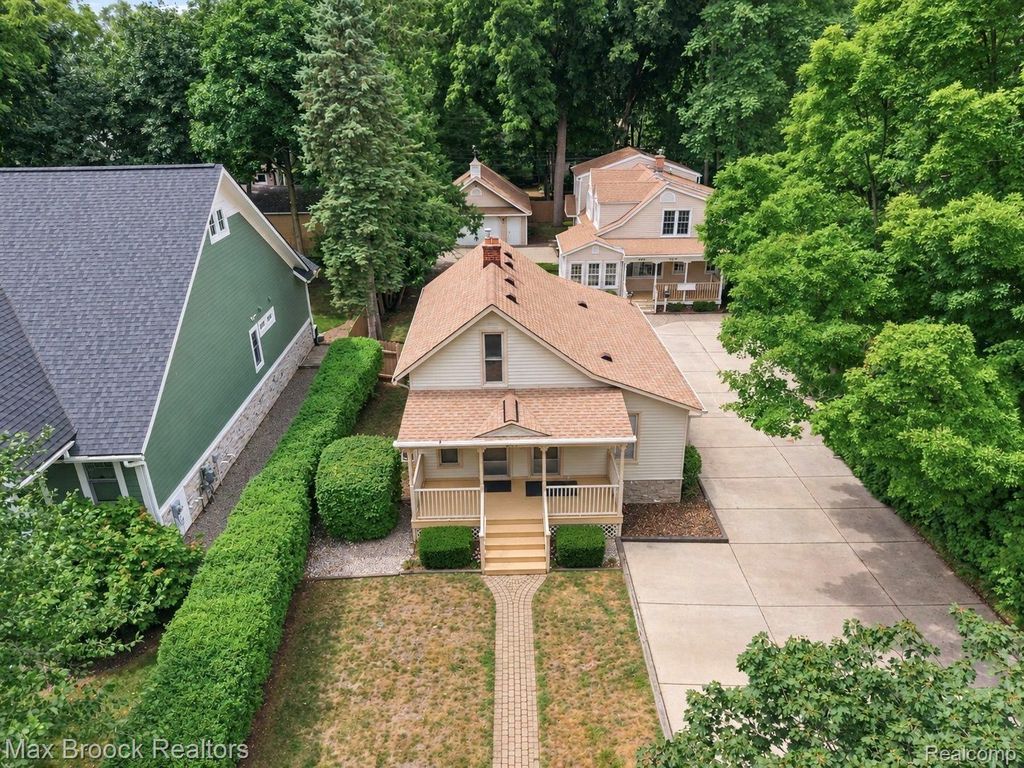 364 S Wing Street, Northville city