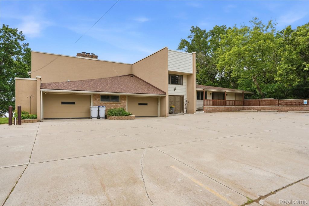 11032 Grand River Road, Brighton