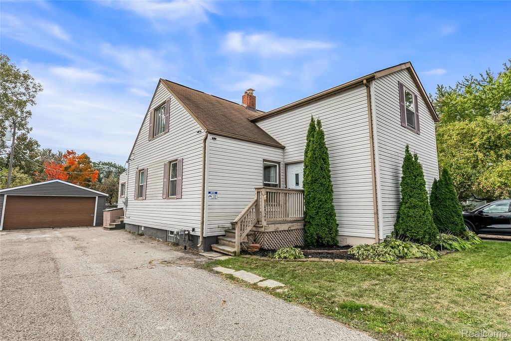 14926 E 10 Mile Road, Warren