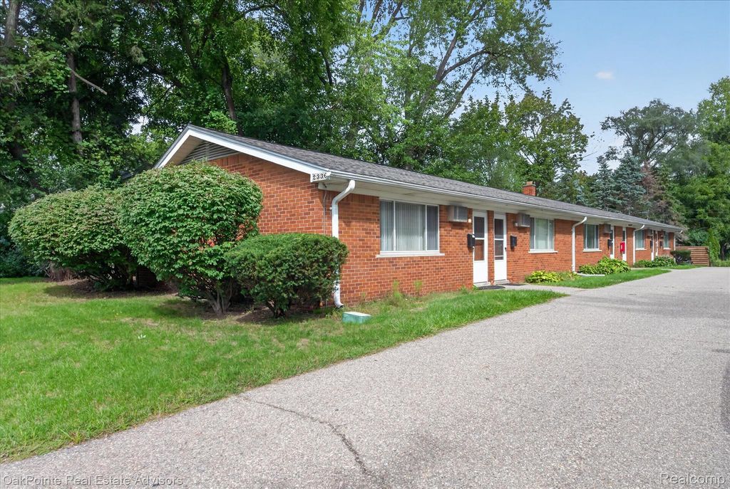 2328 Crooks Road, Royal Oak