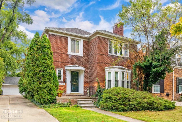 710 Neff Rd, Grosse Pointe city