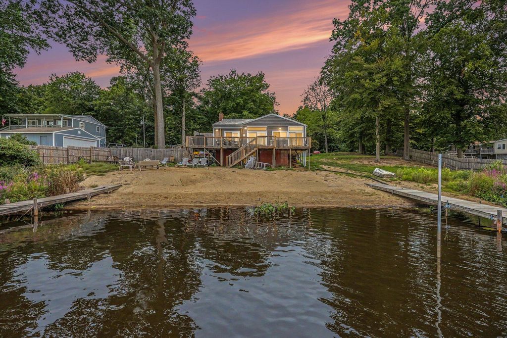 6319 Woods Trail Drive, Delton
