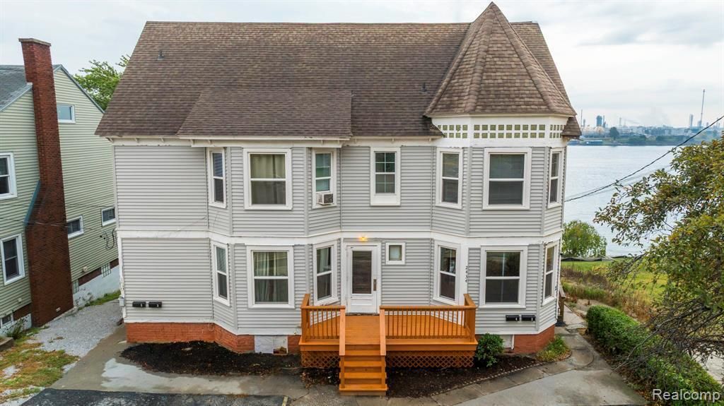 2430 Military Street, Port Huron