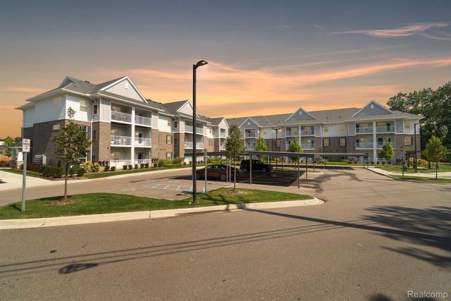 1957 S Telegraph Rd 301, Bloomfield Hills city