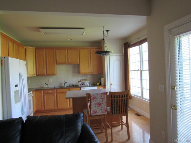 50004 Streamwood Dr, Novi city