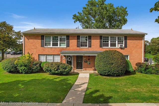 2717 W 13 Mile Rd 14, Royal Oak city