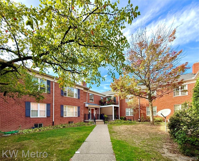 27689 W Echo Valley 204, Farmington Hills city