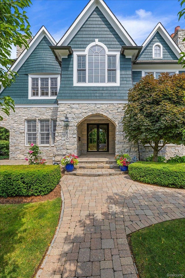 620 Lakeside Drive, Birmingham city