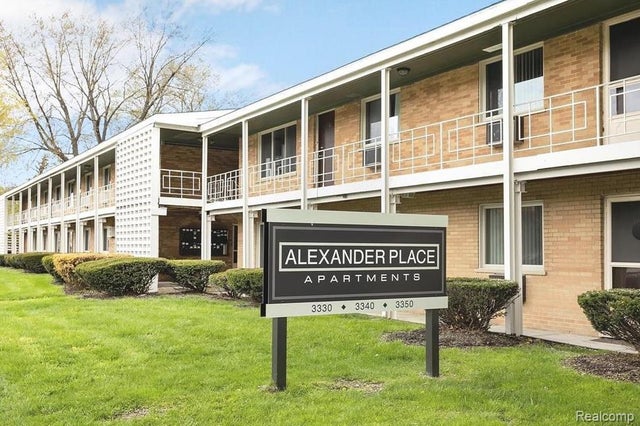 3330 Greenfield Road 22, Royal Oak city