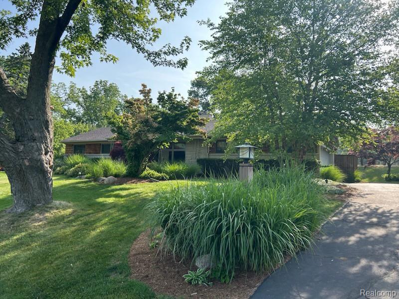 1991 Lakeward, Bloomfield Hills city