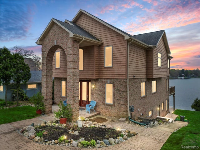 11589 Ember, Springfield charter township