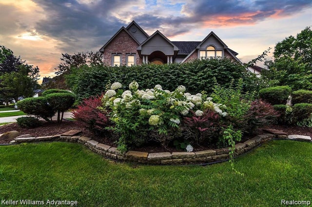 9049 Cobblestone Circle, Plymouth city
