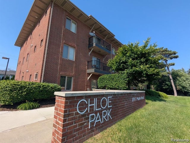 2725 E Maple Road, Birmingham city