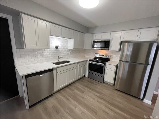 32023 W 14 Mile Road 101, Farmington city