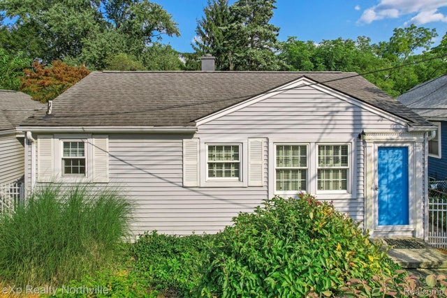 23930 Cass Avenue, Farmington city