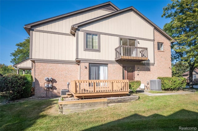 276 Meadow Bridge Drive, Rochester Hills city