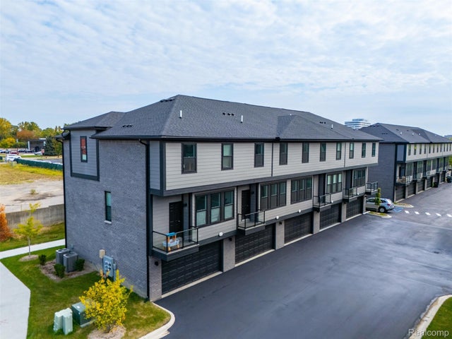 2845 Summers, Troy city