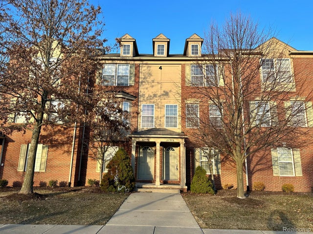 27976 Declaration Road, Novi city