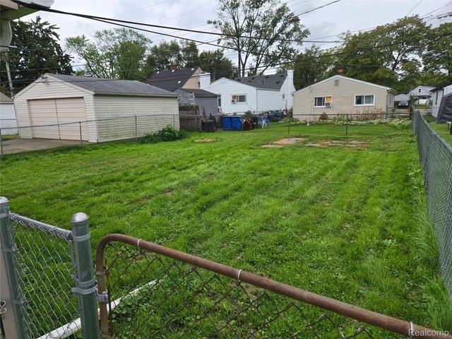 23145 Stewart Avenue, Warren city