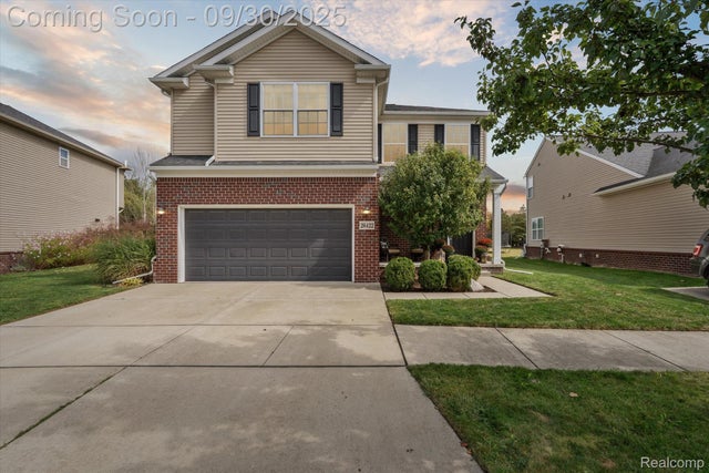 26422 Elk Run E, Lyon charter township