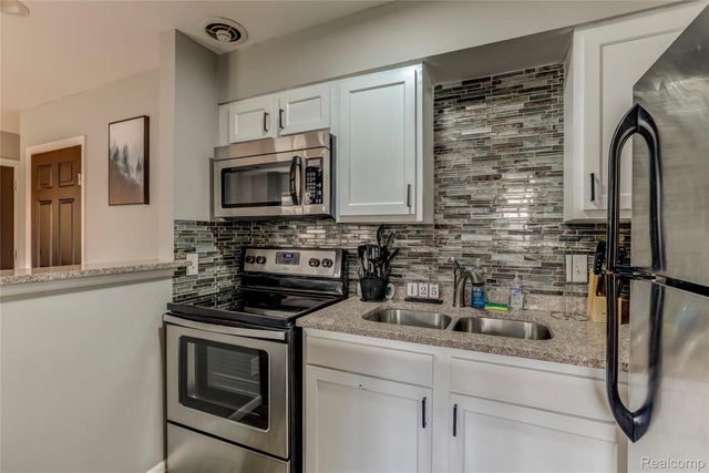 330 Oakland Avenue 102, Royal Oak city