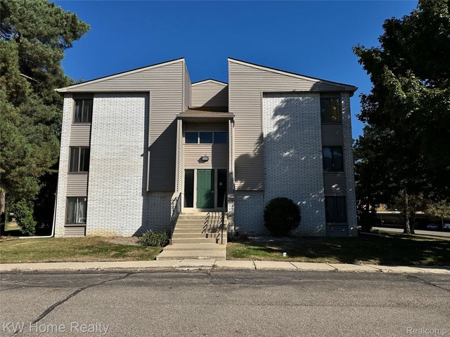 32005 W 12 Mile Road 301, Farmington city