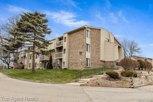 30535 W 14 Mile Road, Farmington city