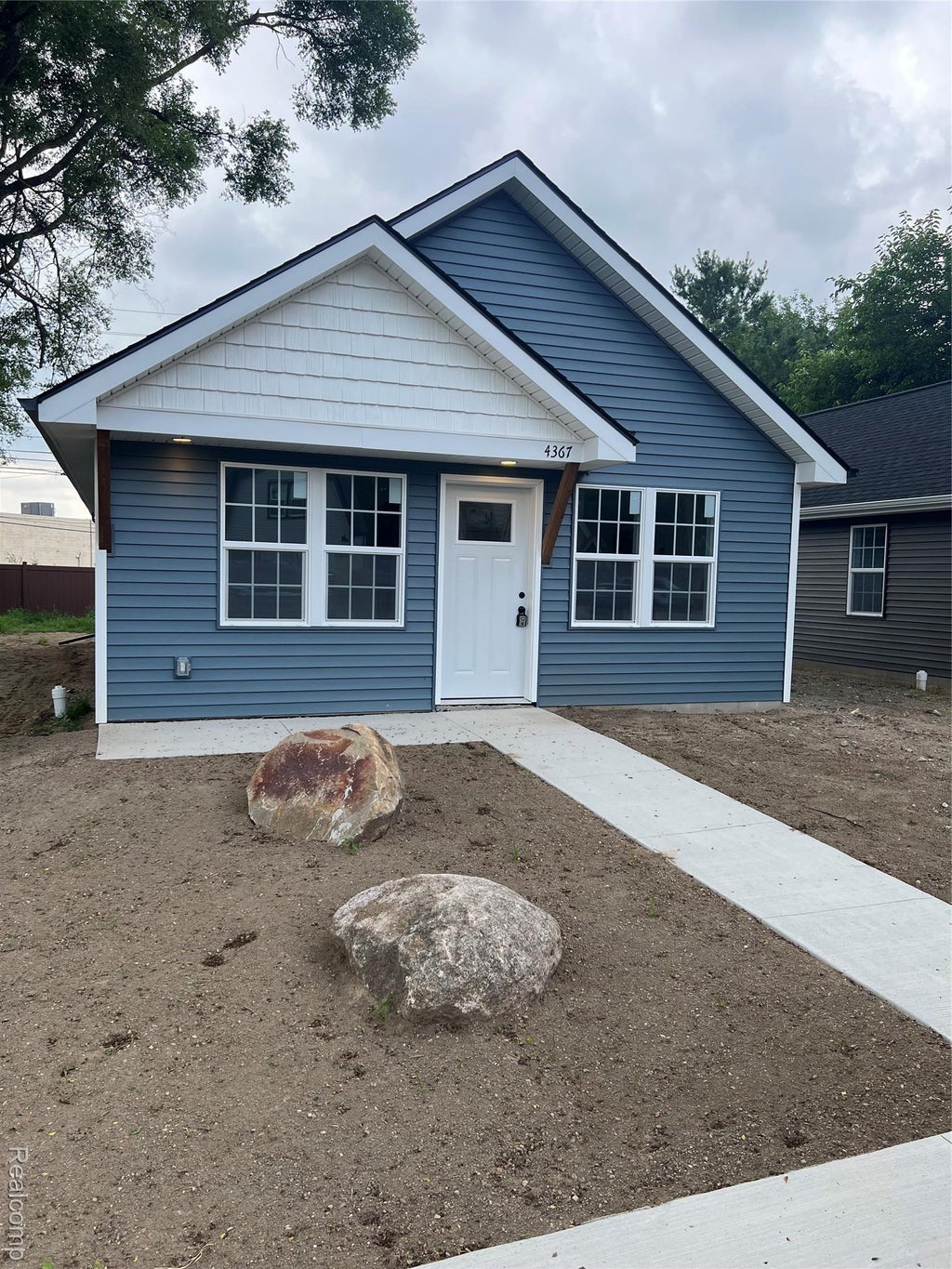 4367 Monroe, Waterford charter township