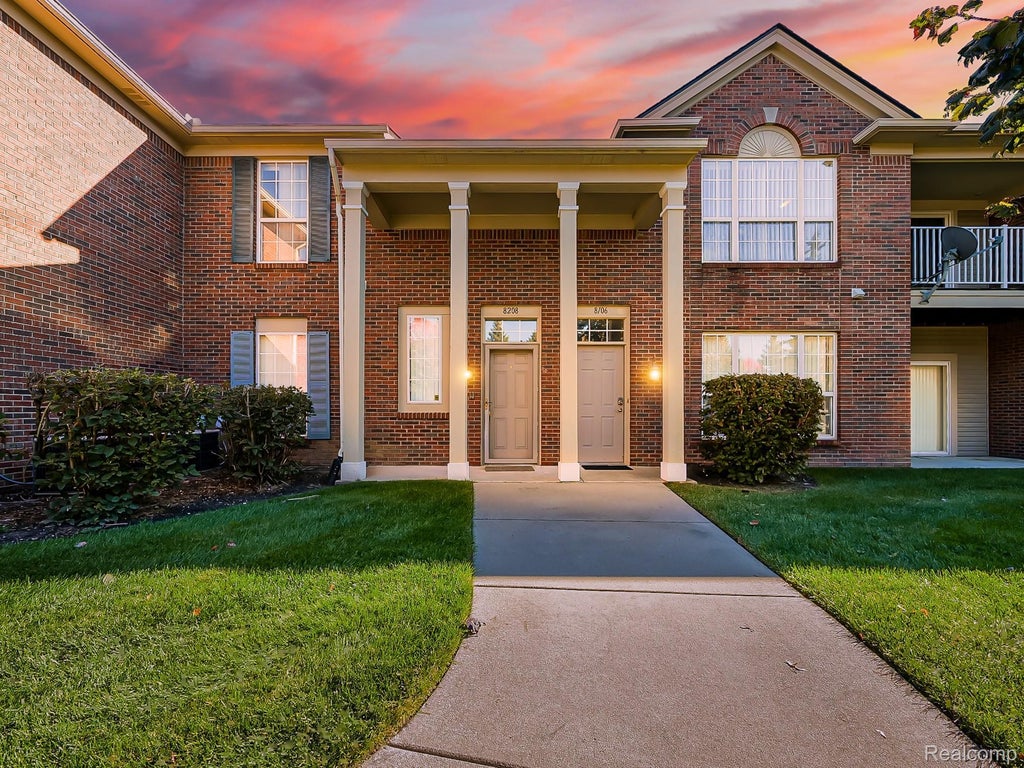 8208 Chesapeake Circle 95, Walled Lake city