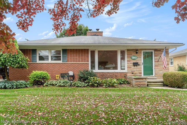 3861 Yorba Linda Boulevard, Royal Oak city