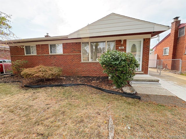 721 Cloverlawn Boulevard, Lincoln Park city