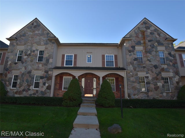 1635 Huntington Park E, Rochester Hills city