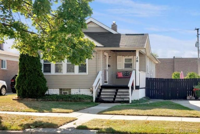 28 Nahma Avenue, Clawson city
