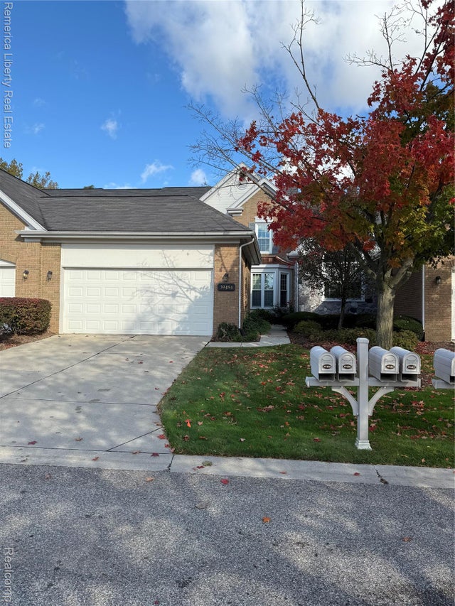 39484 Village Run Drive 189, Northville township