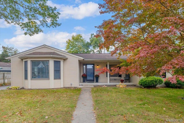 3625 Moberly Road, Commerce charter township